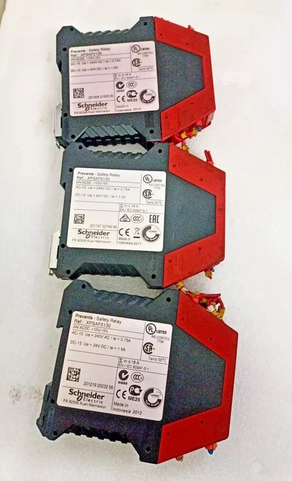 SCHNEIDER ELECTRIC XPS-AF5130 SAFETY RELAY 24V AC/DC LOT OF 3 PCS